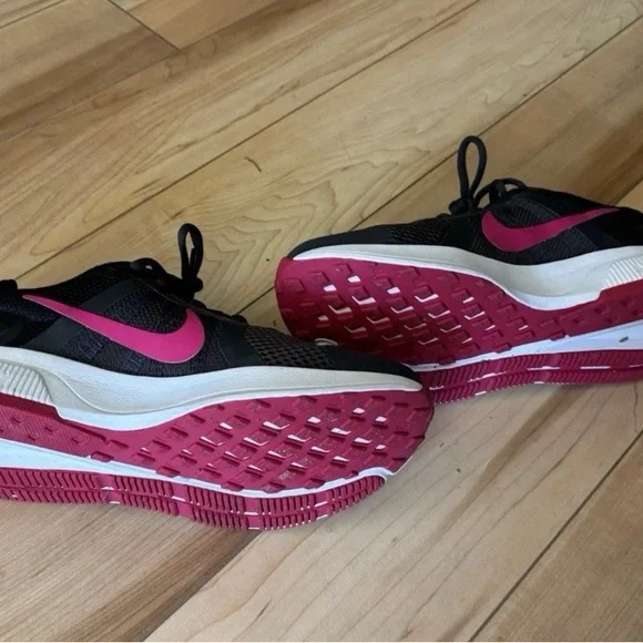 Nike Women’s Black Athletic Shoes with Pink Swoosh and White Sole - Picture 4 of 5